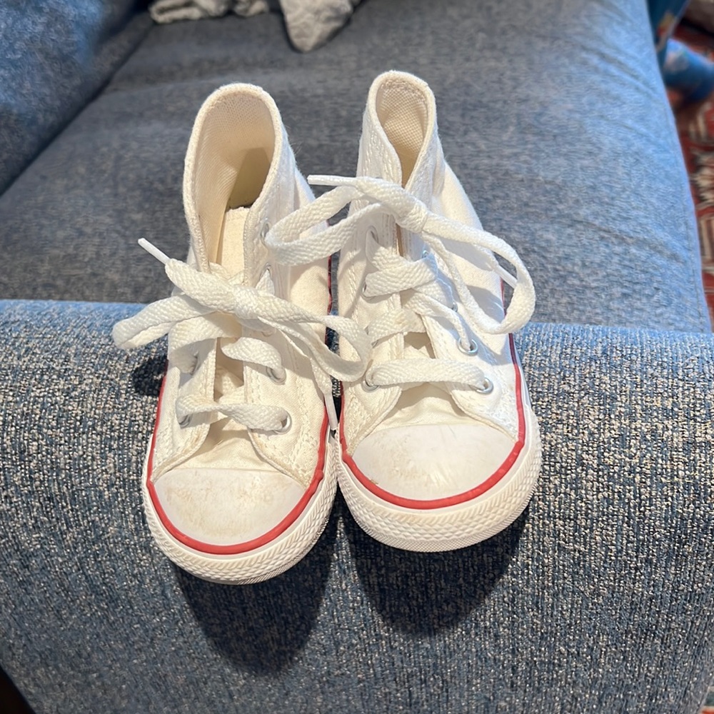 Size 7 Toddler White Hightop Converse